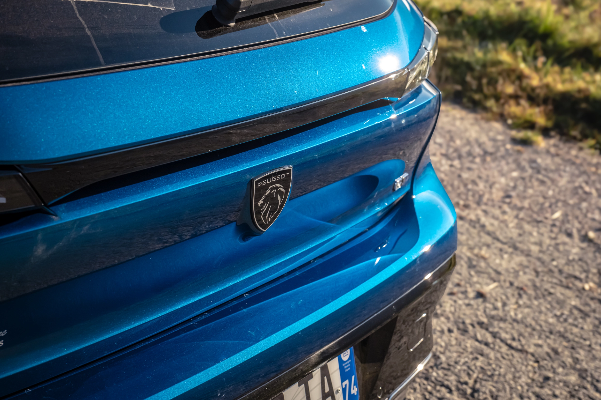 Gros plan sur l'arriere d'une peugeot 208