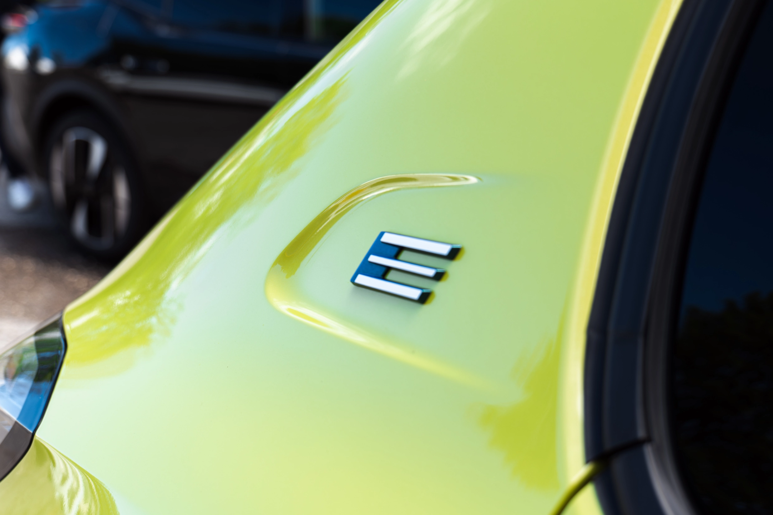Peugeot E-208 GTI Jaune Electrique, compacte et sportive